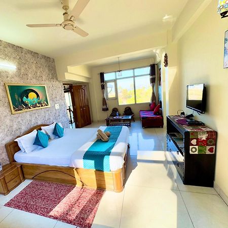 The Auriga 3Bhk Fully Entair Villa With Bonfire In Kasauli I Pvt Stay I Open Air Terrace I Kitchen Livingroom I Lawn Bonfire I Gaming Zone エクステリア 写真