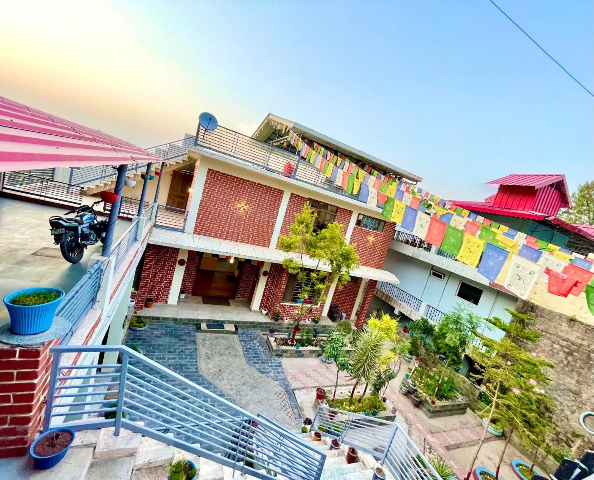 The Auriga 3Bhk Fully Entair Villa With Bonfire In Kasauli I Pvt Stay I Open Air Terrace I Kitchen Livingroom I Lawn Bonfire I Gaming Zone エクステリア 写真