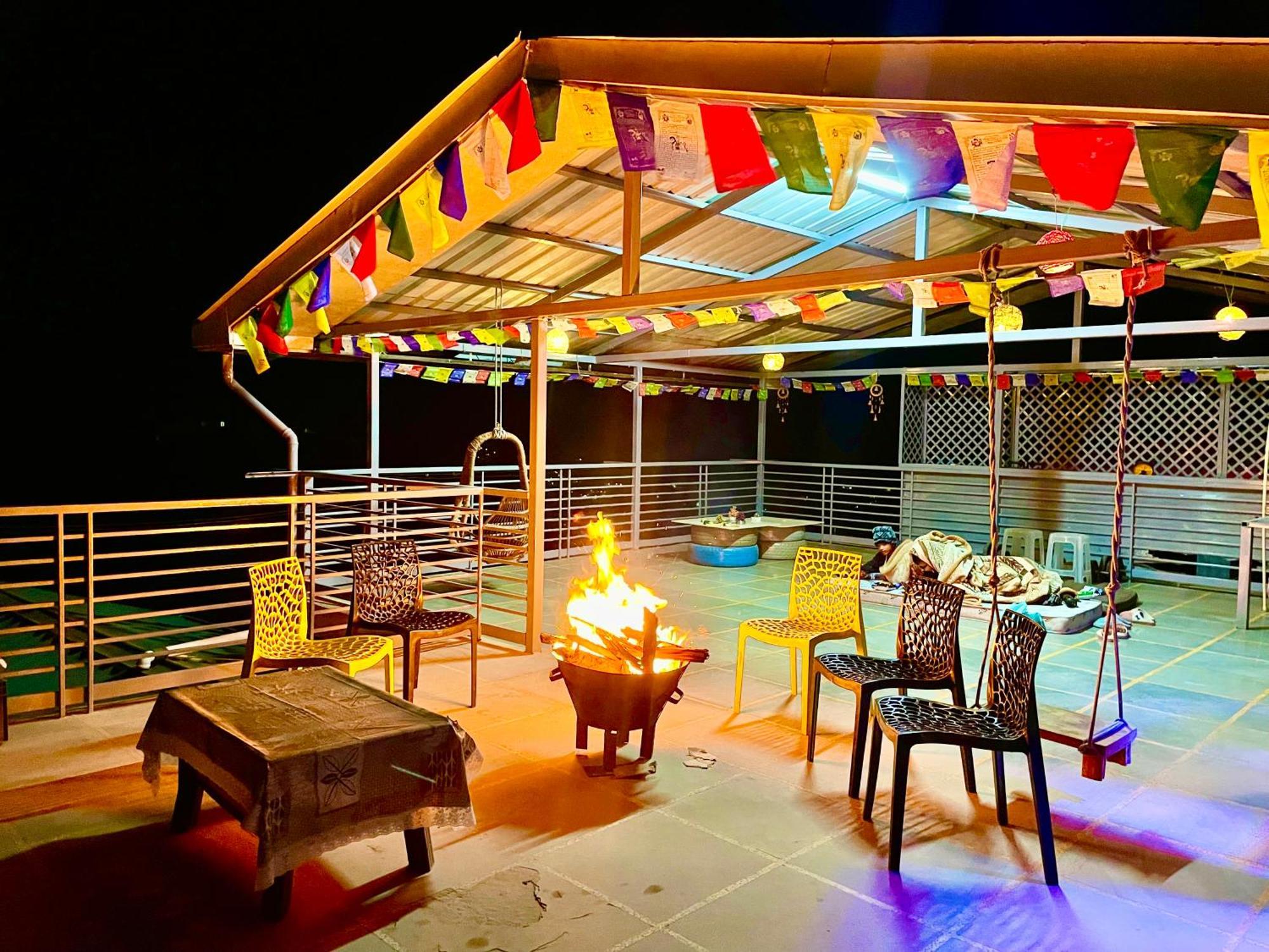 The Auriga 3Bhk Fully Entair Villa With Bonfire In Kasauli I Pvt Stay I Open Air Terrace I Kitchen Livingroom I Lawn Bonfire I Gaming Zone エクステリア 写真