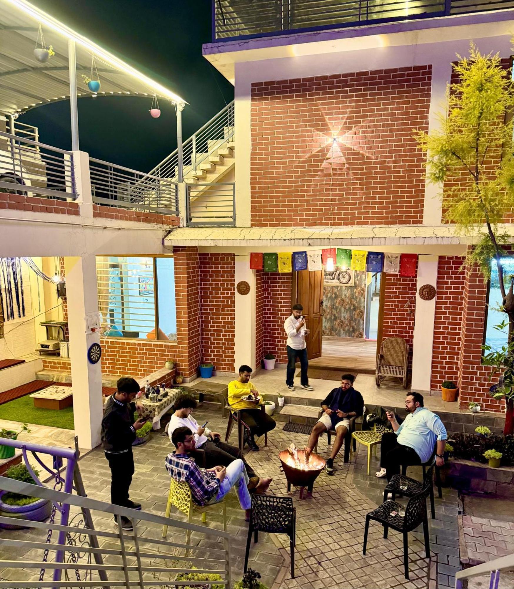 The Auriga 3Bhk Fully Entair Villa With Bonfire In Kasauli I Pvt Stay I Open Air Terrace I Kitchen Livingroom I Lawn Bonfire I Gaming Zone エクステリア 写真
