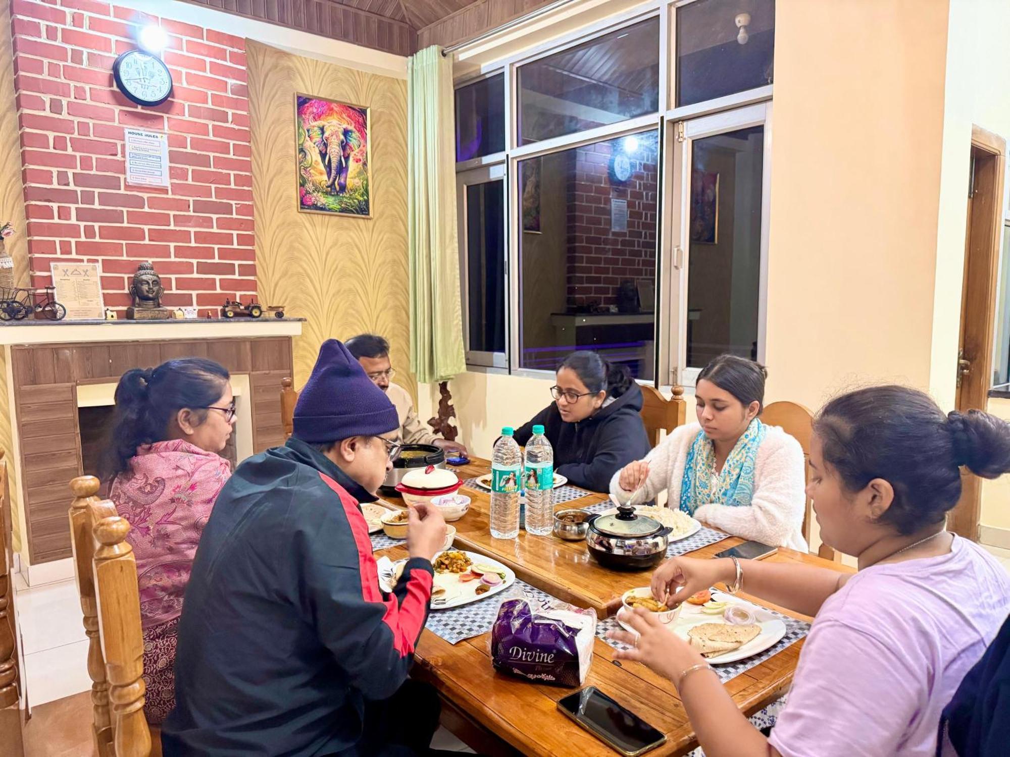 The Auriga 3Bhk Fully Entair Villa With Bonfire In Kasauli I Pvt Stay I Open Air Terrace I Kitchen Livingroom I Lawn Bonfire I Gaming Zone エクステリア 写真