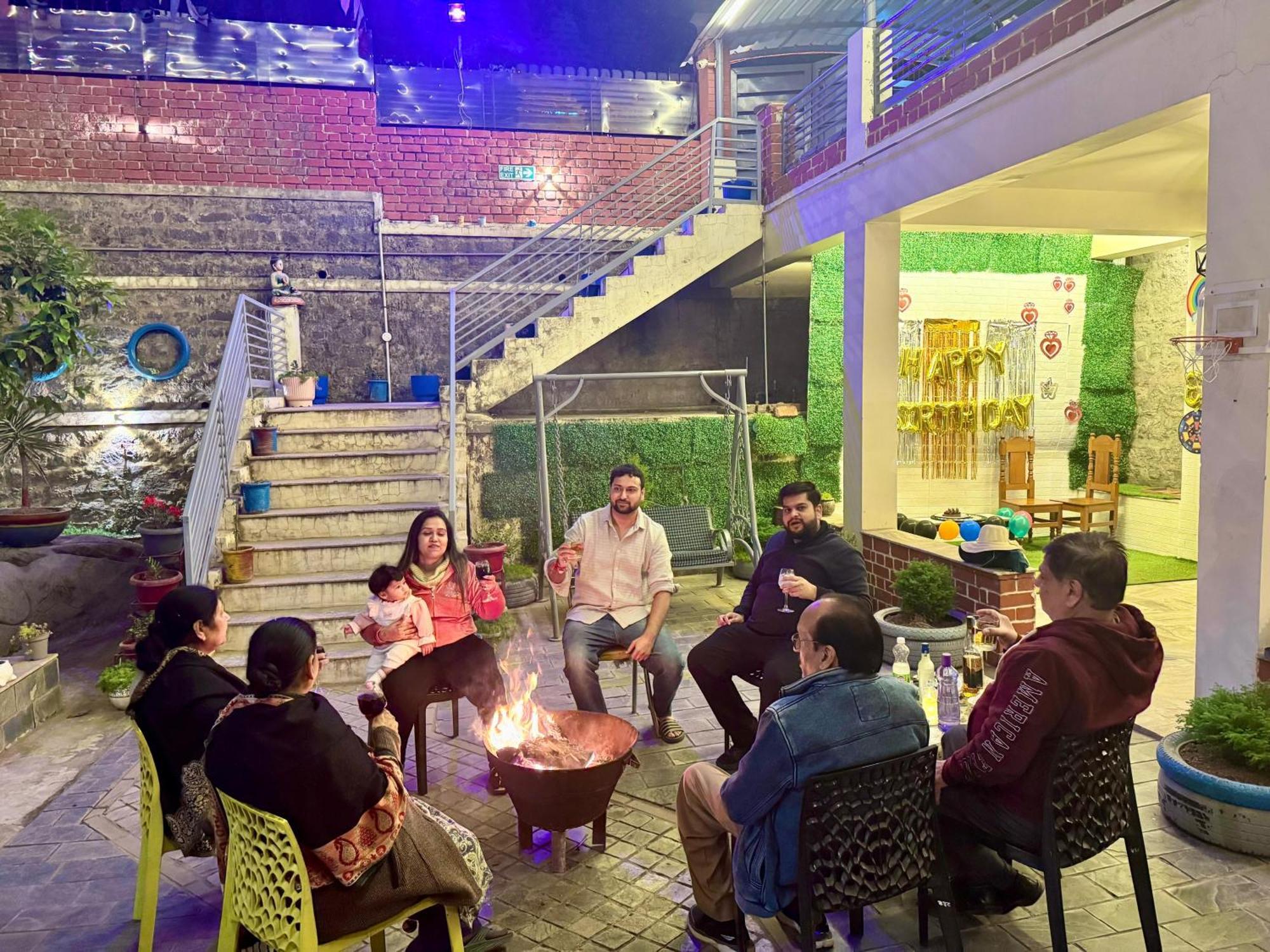 The Auriga 3Bhk Fully Entair Villa With Bonfire In Kasauli I Pvt Stay I Open Air Terrace I Kitchen Livingroom I Lawn Bonfire I Gaming Zone エクステリア 写真