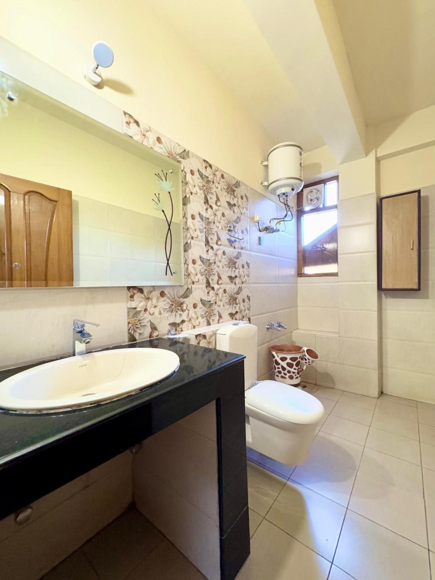 The Auriga 3Bhk Fully Entair Villa With Bonfire In Kasauli I Pvt Stay I Open Air Terrace I Kitchen Livingroom I Lawn Bonfire I Gaming Zone エクステリア 写真