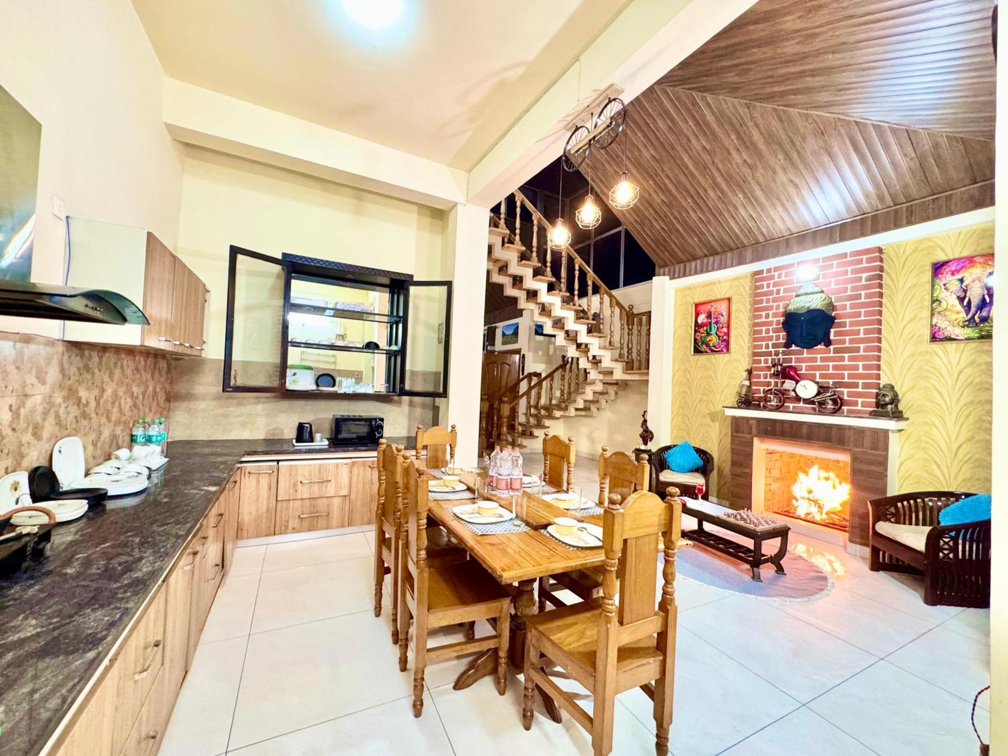 The Auriga 3Bhk Fully Entair Villa With Bonfire In Kasauli I Pvt Stay I Open Air Terrace I Kitchen Livingroom I Lawn Bonfire I Gaming Zone エクステリア 写真
